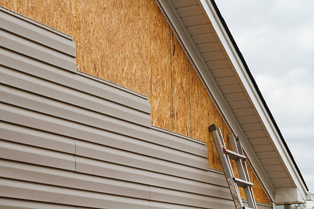 Professional Siding Inspection technician working in Warren, OR